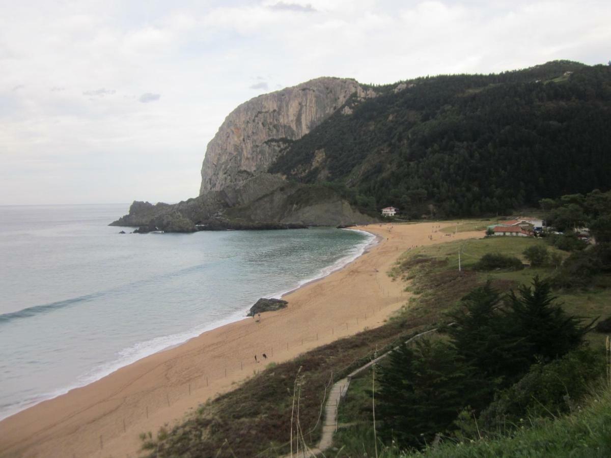 Ea Playa Montana45'Guggemhein A 200M Andando Playa Y Del Centro Pueblo Apartment Ea Ngoại thất bức ảnh